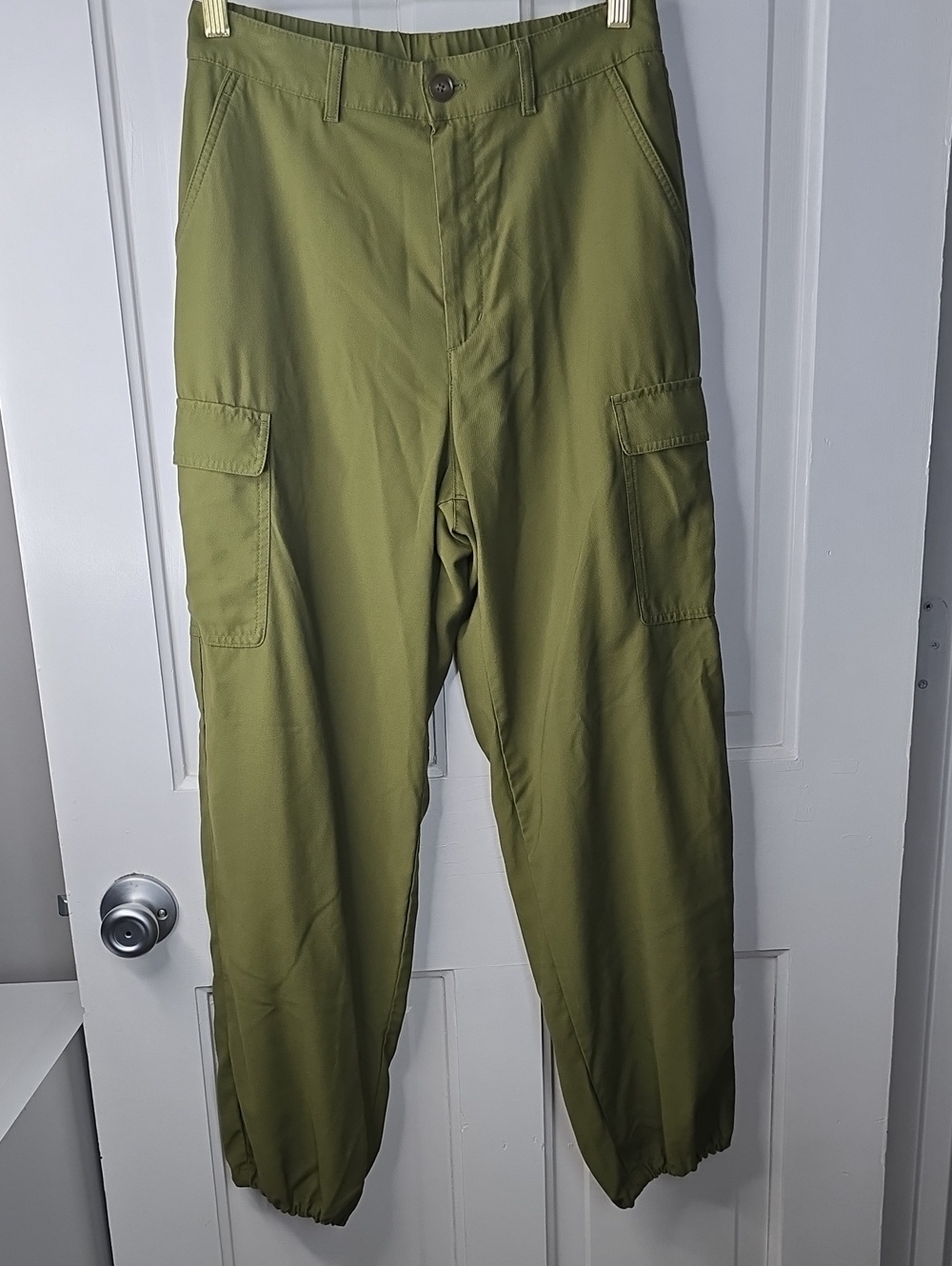 Uniqlo Olive Cargo Cropped Ankle Pants
